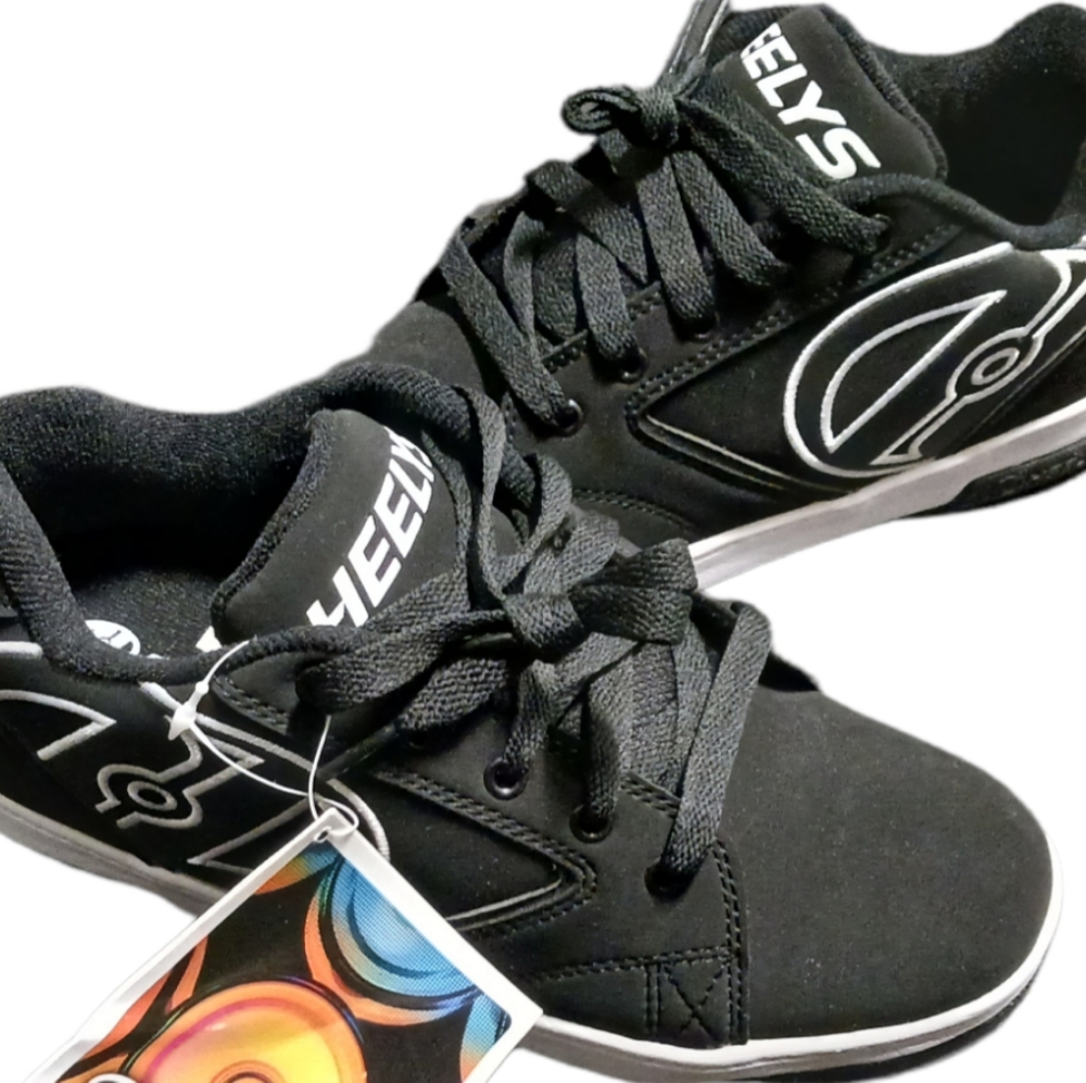 Brand new Heelys size 6